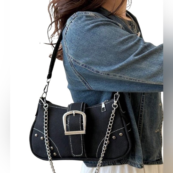 Handbags - NWOT Black Rivet Chain Shoulder Bag